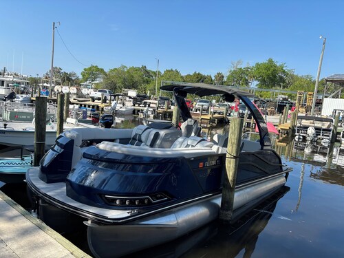 2-bedroom sleeps 4, waterfront cottage and mooring near Homosassa Springs