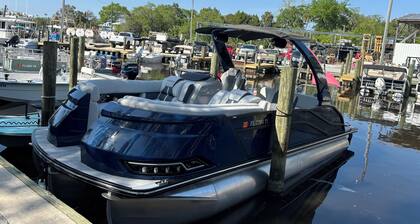 2-bedroom sleeps 4, waterfront cottage and mooring near Homosassa Springs