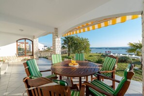 Outdoor dining - Apartment first row to the sea (Privlaka)