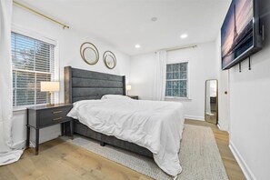3 bedrooms, iron/ironing board, travel cot, free WiFi - Luxury Home With Southern Charm - Close Proximity To All Atlanta Attractions (Atlanta)