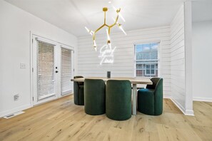 Dining - Luxury Home With Southern Charm - Close Proximity To All Atlanta Attractions (Atlanta)