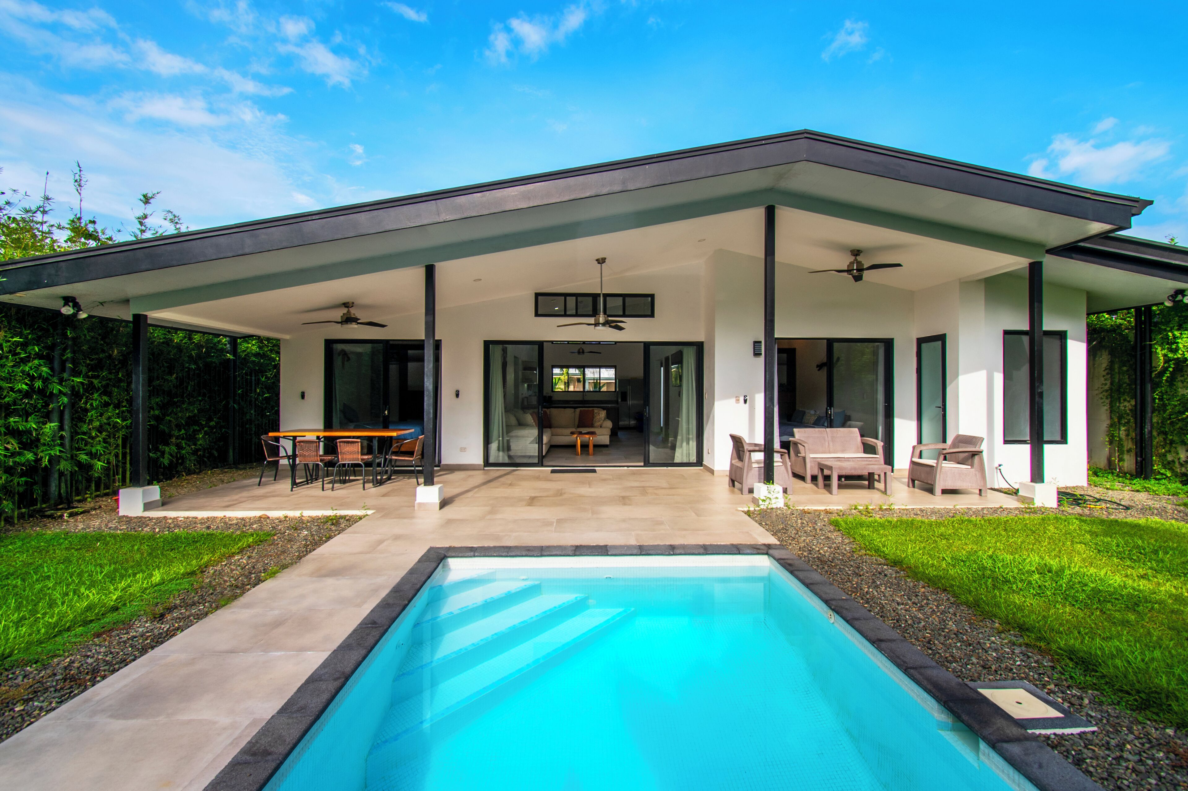 حمّام سباحة خارجي