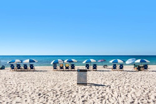 Emerald Isle 507 The Jolly Roger🌊Beachfront Condo w/ Views + Chair Service