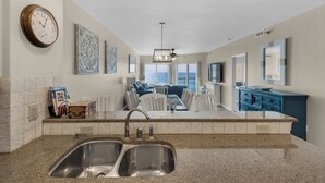Interior - Emerald Isle 507 The Jolly Roger🌊Beachfront Condo w/ Views + Chair Service (Pensacola Beach)