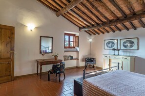 4 chambres, fer et planche à repasser, lit parapluie, Wi-Fi gratuit
