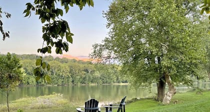 Charming Cabin in the Woods with River Access