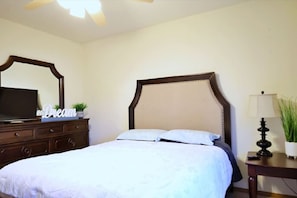 3 bedrooms, iron/ironing board, WiFi, bed sheets