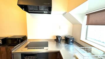 Cookware/dishes/utensils