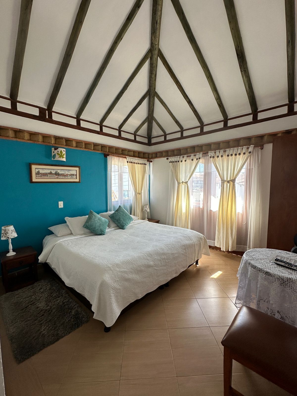 Suite Superior | Copriletto in piuma, una cassaforte in camera, postazione laptop