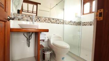 Regadera, regadera tipo lluvia, amenidades de baño gratuitas