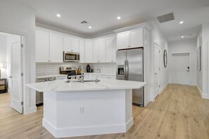 Microwave, dishwasher, toaster, cookware/dishes/utensils - Bonita Beach Bungalow II! BRAND NEW BUILD! Cozy, Private & Close to beach!  (Bonita Springs)