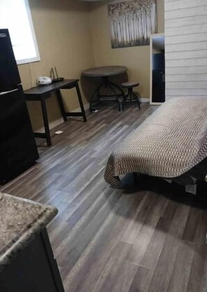 1 chambre, fer et planche Ă repasser, Wi-Fi, draps fournis