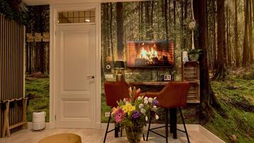 Deluxe Room | 1 bedroom, premium bedding, down comforters, memory foam beds