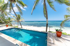 Indoor pool, outdoor pool - Amazing Ocean Front Sea Palm Villa #9  (Grand Cayman)