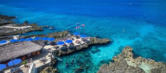 Amazing Ocean Front Sea Palm Villa #9 