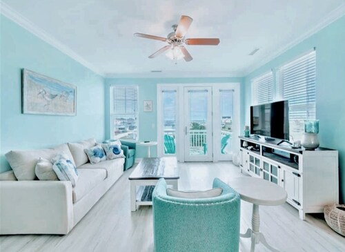 Whitecaps a 3bed/2.5 bath townhome in Surf City steps away from ocean