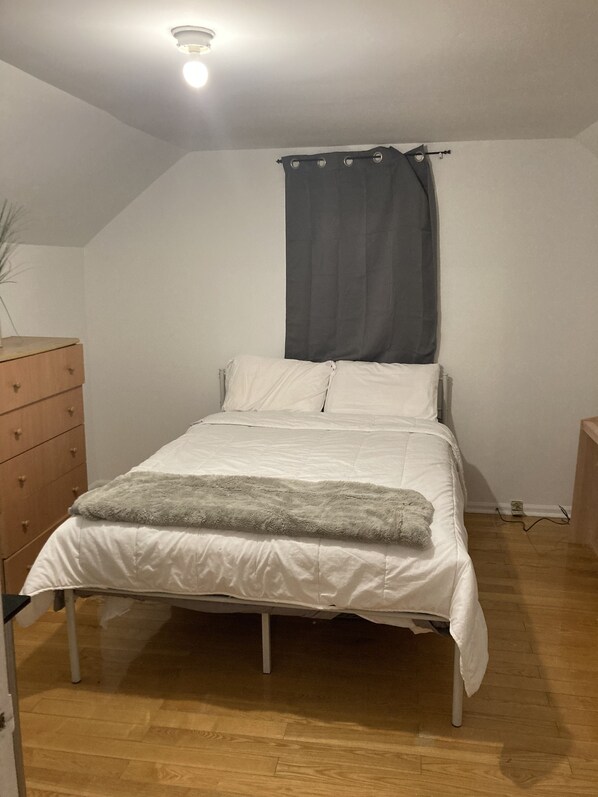 1 غرفة نوم ومكواة/لوح كي وواي فاي وملاءات أسرّة