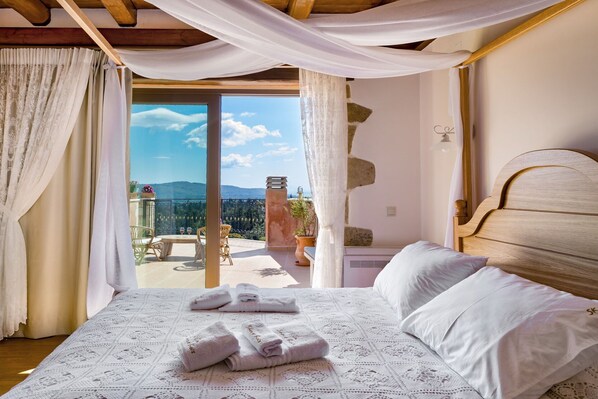 4 habitaciones, tabla de planchar con plancha y cuna de viaje 