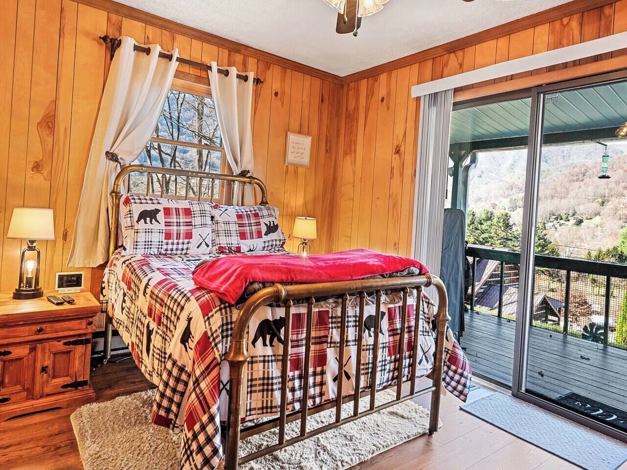 3 bedrooms, desk, iron/ironing board, free WiFi