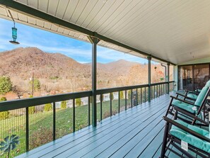 Terrace/patio - Lazy Bear Lodge-Breathtaking Views! Pet Friendly (Maggie Valley)