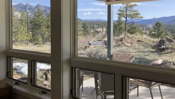 A room with large windows offering a view of a mountainous landscape. - 2 bedroom 1 bath close to downtown and RMNP- sleeps 4-6 (Estes Park)