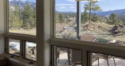 2 bedroom 1 bath close to downtown and RMNP- sleeps 4-6