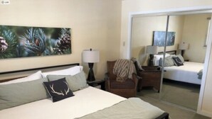 A hotel room with a bed, a chair, a desk, a lamp, and a painting on the wall. - 2 bedroom 1 bath close to downtown and RMNP- sleeps 4-6 (Estes Park)