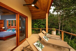 4 bedrooms, in-room safe, desk, iron/ironing board