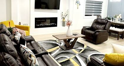 RGW'S Cozy Casa Upper Modern & Stylish close to Rogers Place close to Down Town