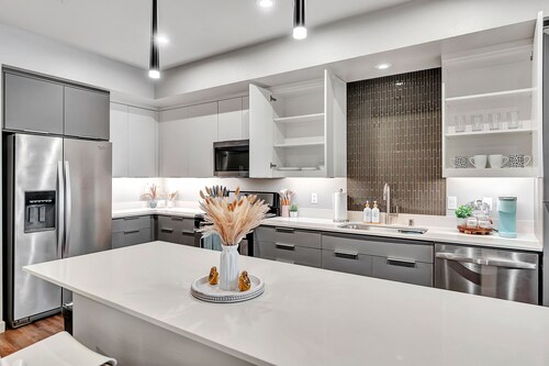 BRAND NEW! 2BR Apt near Disney and SNA! Pool & Gym
