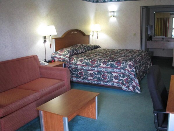Basic Room | Free WiFi - Royal Inn Motel (Columbus)
