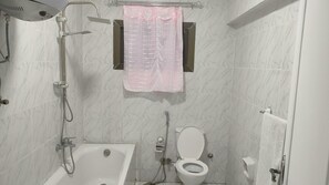 Basic Room | Bathroom