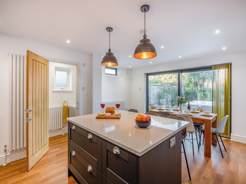 3 bedroom accommodation in Clacton-on-Sea