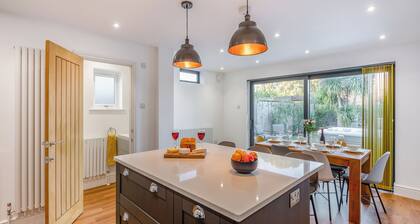 3 bedroom accommodation in Clacton-on-Sea