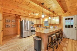 Fridge, microwave, oven, stovetop - Hocking Hideaway - Spacious Lodge- Great Location (Logan)