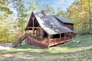 Exterior - Hocking Hideaway - Spacious Lodge- Great Location (Logan)