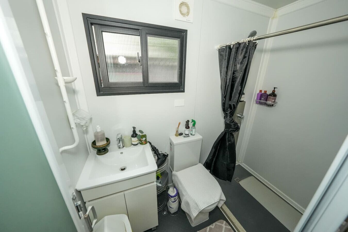 Hårføner, håndklær, såpe og sjampo