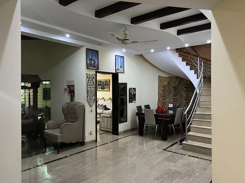 Beautiful Independent House Portion in DHA Lahore