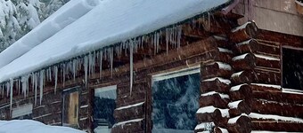 Spacious Steiner Cabin on quiet street and stream. 