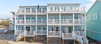 Waterfront Retreat walkable to the best shops, restaurants, & charm of Southport