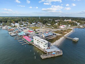 Exterior - Waterfront Retreat walkable to the best shops, restaurants, & charm of Southport (Southport)