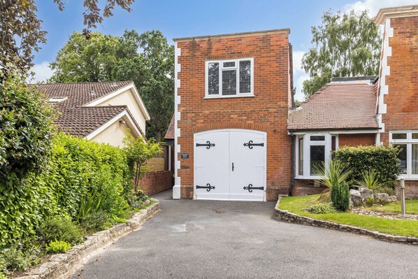 Unclassified image, 1 of 38, button