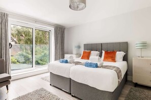 2 bedrooms, iron/ironing board, WiFi, bed sheets - Middle Chine - Garden and Spacious Living Space (Bournemouth)