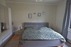 3 Schlafzimmer, Schreibtisch, kostenloses WLAN, Bettwäsche