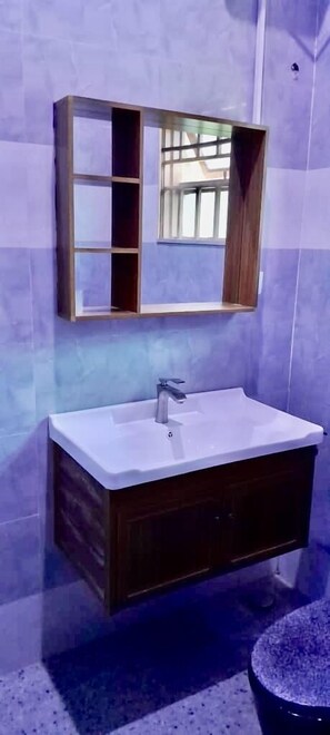 Slippers - White Cat Farm Hut Inn (Mashonga)