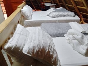 Iron/ironing board, free WiFi - White Cat Farm Hut Inn (Mashonga)