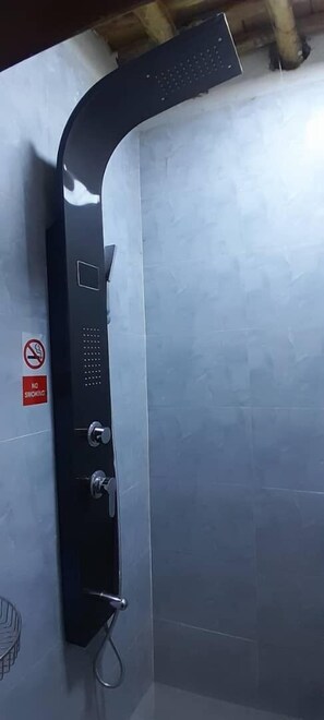 Luxury Room | Bilik Mandi | Selipar 
