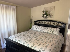 3 chambres, fer et planche à repasser, Wi-Fi, draps fournis