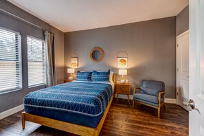 2 habitaciones, tabla de planchar con plancha, wifi y ropa de cama