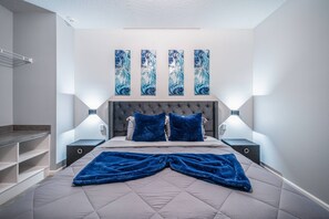 8 bedrooms, iron/ironing board, travel cot, WiFi - 8BR Paradise: Luxury Condo for Family & Friends (Orlando)